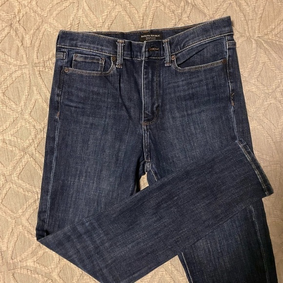 BANANA Republic. Skinny high waisted slim cut. Medium/dark wash. - Picture 2 of 5